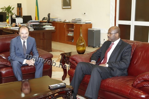 Le PM Oumar Tatam Ly et le ministre espagnol