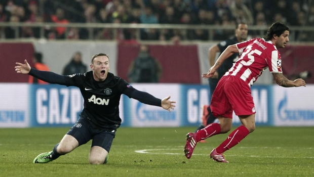 L'attaquant de Manchester United, Wayne Rooney, hurle de rage