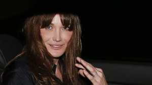 Carla Bruni tacle François Hollande en plein show