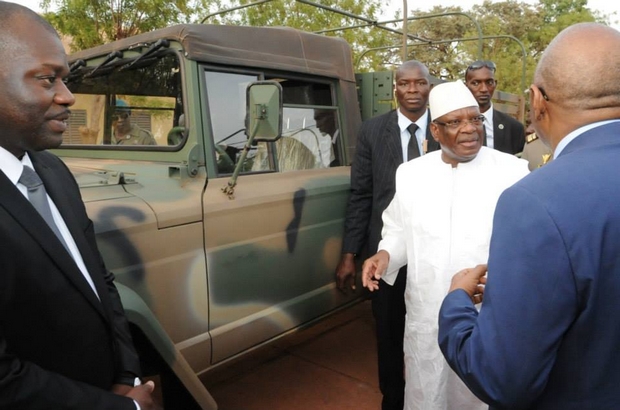 L'accueil du Président IBK à Mopti et la visite au Camp militaire de Sévaré (17 mars 2014)