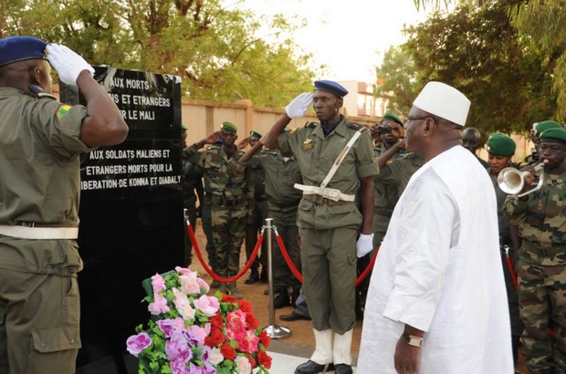 L'accueil du Président IBK à Mopti et  la visite au Camp militaire de Sévaré (17 mars 2014)