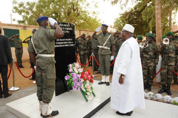 L'accueil du Président IBK à Mopti et  la visite au Camp militaire de Sévaré (17 mars 2014)