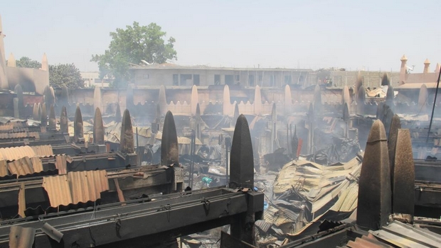 La police privilégie la piste accidentelle : un court-circuit serait à l’origine de l’incendie qui a détruit le marché rose de Bamako