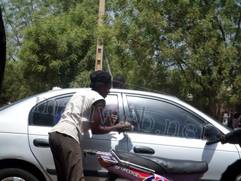 Aminata Traoré dite ‘’Nah: Une laveuse exemplaire d’auto-moto