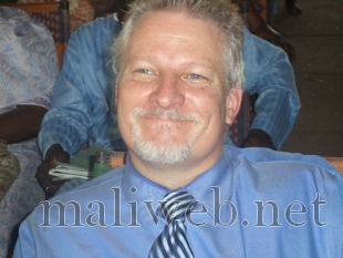 Andrew R. Young, chef de mission de l’ambassade des USA