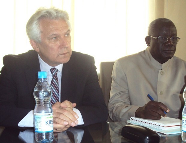 Henryk Kasperczak et le président de la Femafoot