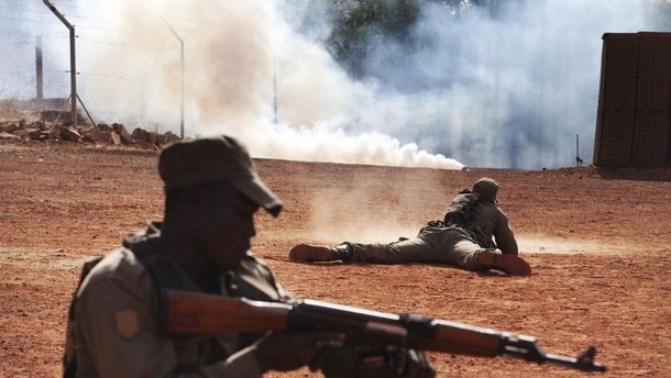 Soldats maliens à l'entraînement Mali: première cuvée de militaires formés en interne