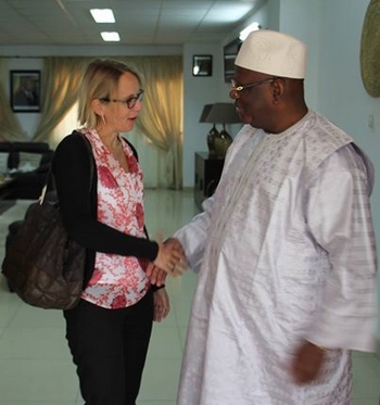 SEM Ibrahim Boubacar Keita (D) et La Conseillère Afrique de François Hollande, Mme Hélène Le Gal Le président IBK accorde une audience à la Conseillère Afrique de François Hollande, Mme Hélène Le Gal