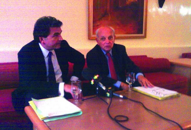Des parlementaires français Pierre Lelouche et François Loncle au Mali : La France combat le terrorisme, pas la guerre civile