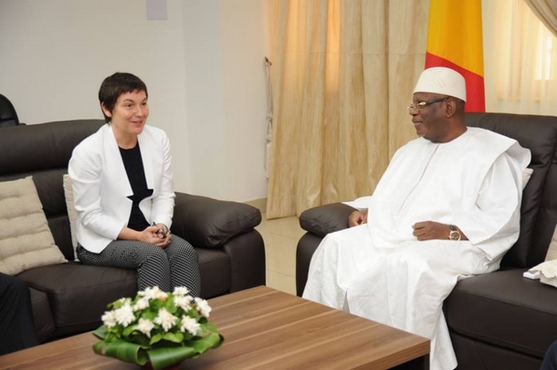Communiqué de presse : La Secrétaire d'Etat française au Développement et à la Francophonie reçue à Koulouba