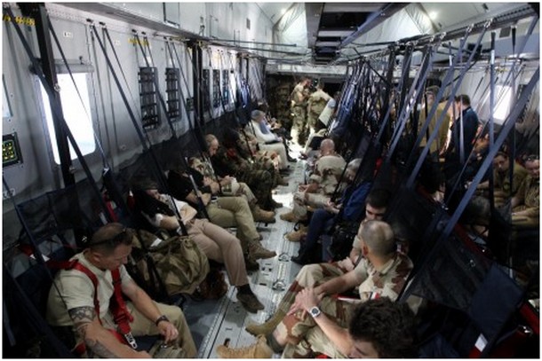 Les militaires français en route pour Gao, le 31 décembre 2013 à Bamako (Alain ROBERT/APERCU/SIPA)