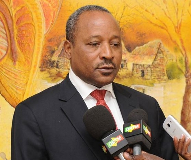 Le Président IBK reçoit le Ministre nigérien de l’intérieur Monsieur Hassoumi MASSOUDOU