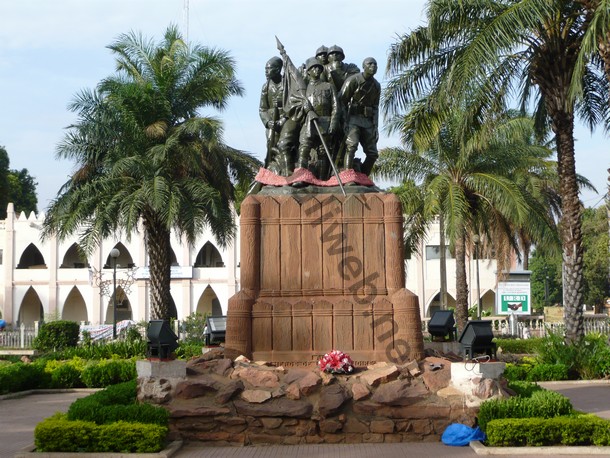 Monument, place de la Liberté