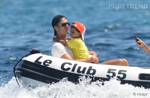 Cristiano Ronaldo et son fils Jamais on ne saura qui est la maman du bebe