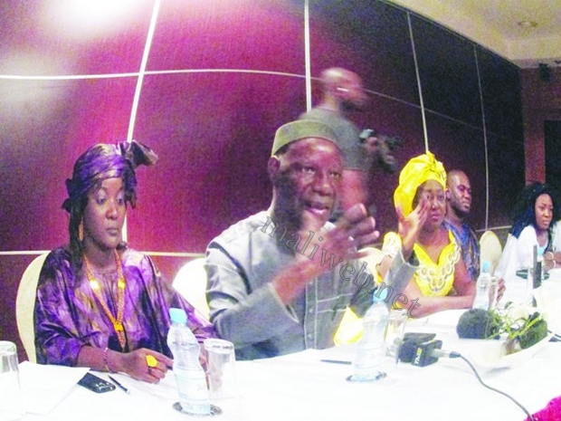 Avec Abdoulaye Benson Diakité, organisateur du Festi'Bazin : "Ce festival est un évènement national parce qu'il participe à la promotion du Bazin et crée des emplois"