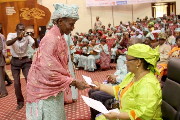 La première dame Mme Keita Aminata Maiga lors de la 10e Édition de la Journée nationale / maternité à moindre risque