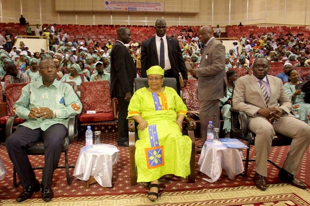 Le ministre de la santé Ousmane Koné et la première dame Mme Keita Aminata Maiga lors de la 10e Édition de la Journée nationale / maternité à moindre risque