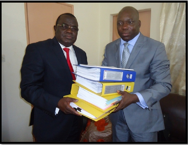 Remise officielle des dossiers de dénonciation de faits par le Vérificateur Général au Procureur de la République chargé du Pôle Economique et Financier de Bamako