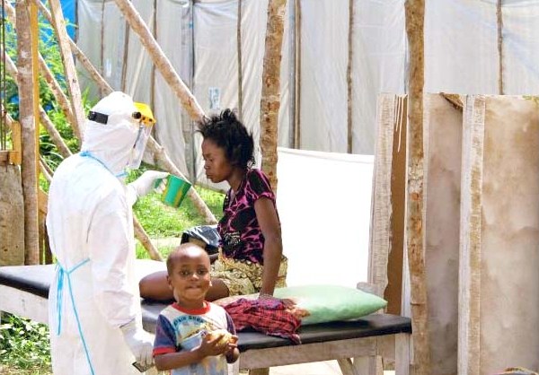 Ebola: l'UE et les Etats-Unis veulent rattraper le temps perdu