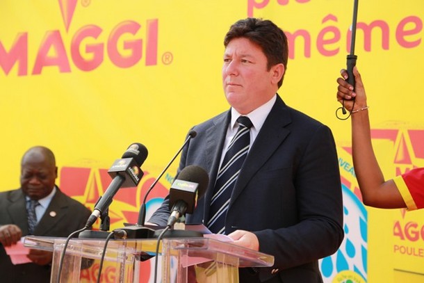 Le DG de Nestlé de l'Afrique de l'Ouest et du centre prononçant son discours
