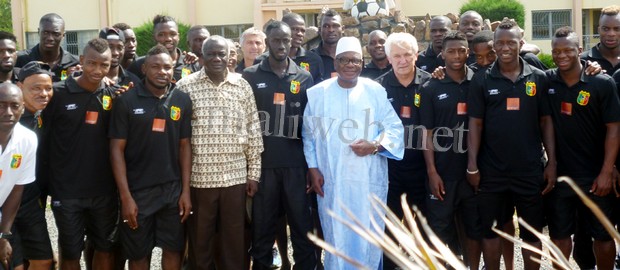 IBK était à Kabala avant le match pour apporter son soutien aux Aigles du Mali