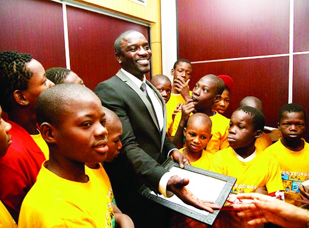 Akon dans nos murs pour une opération humanitaire