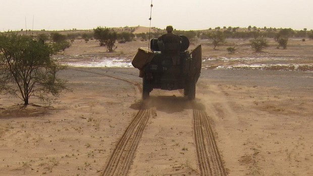 Patrouille franco-malienne sur le plateau de Batal dans les environs de Gao, au Mali. RFI/olivier Fourt