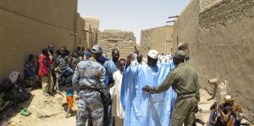 Mali: vers une collaboration entre armée malienne et groupes armés?