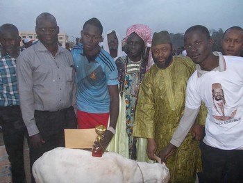 Coupe El hadj Cheick Soufi Bilal Diallo : Le guide spirituel des soufis du Mali rend hommage  à notre confrère Salif Sanogo