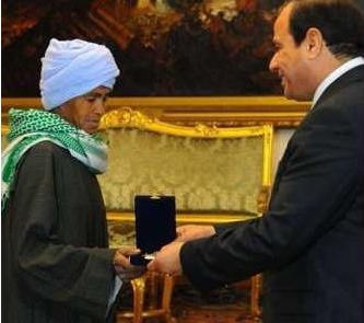 Le Caire (Egypte), le 22 mars. Sisa Abou Daooh a été récompensée par le président Sissi