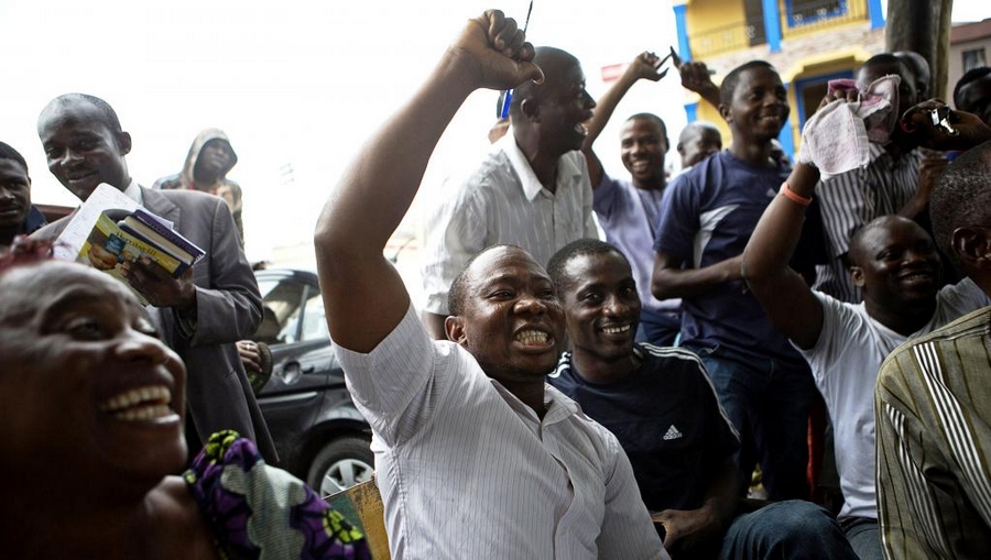 Présidentielle au Nigeria: le camp Buhari revendique la victoire