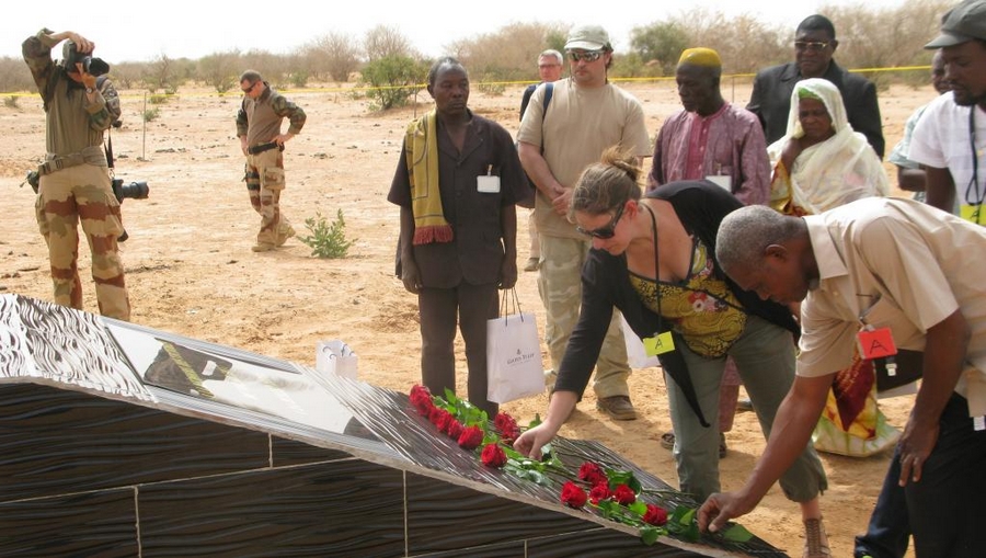Air Algérie: les familles des victimes sur les lieux du crash