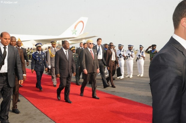 Le roi Mohamed VI à son arrivée à Abidjan