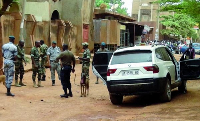 Insécurité : Une voiture suspecte garée dans une rue à Magnanbougou suscite l’émoi