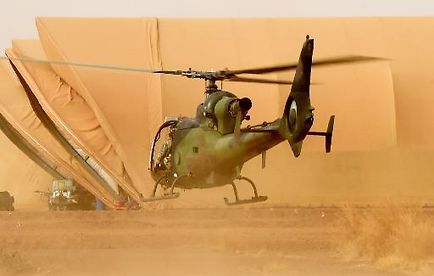 Mali: les hélicoptères français de l'opération "Barkhane", les pales du désert