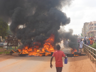 Manifestation après l'opération de démolition des maisons