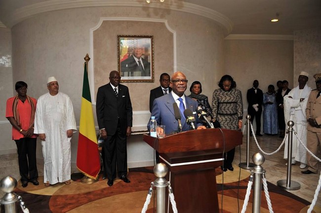 Le Président IBK de retour à Bamako à l'issue de sa visite d'Etat en France (Bamako, le 25 octobre 2015)
