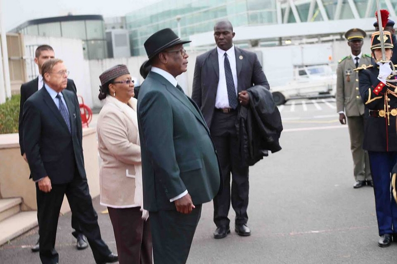 Visite d'état en France : L'arrivée du Président IBK (Paris, le 20 octobre 2015)