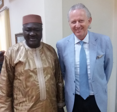 ... avec l'ambassadeur de l'Espagne