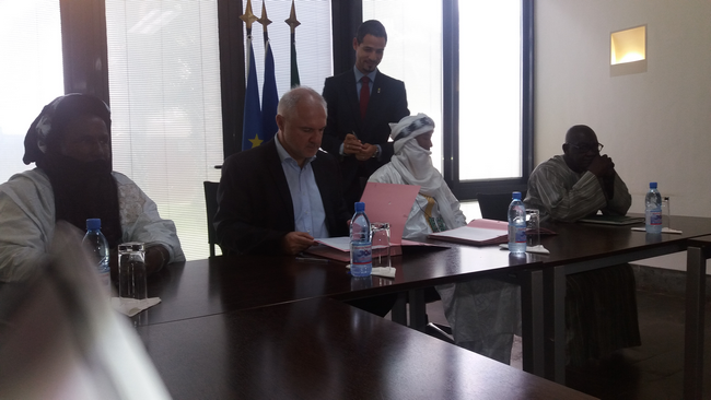 Signature de convention entre le député de Menaka et l'ambassadeur de France au Mali