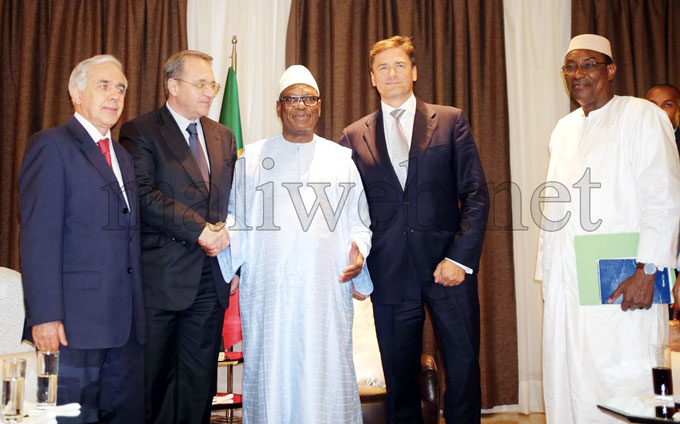 Les personnalistes des plus grandes puissances mondiales défilent à Bamako