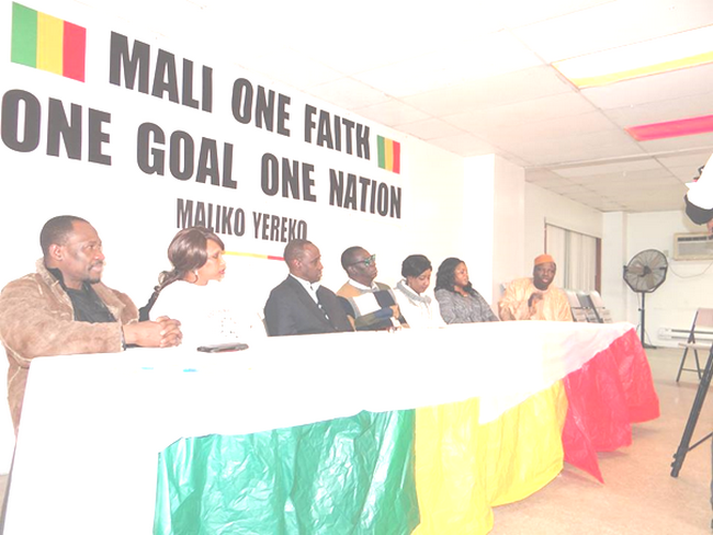 La diaspora malienne proteste devant le siège des nations-unies aux à New-York (USA) 