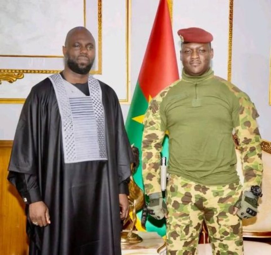 Burkina : Kemi Seba affiche son soutien au président Ibrahim Traoré à la veille d’une grande marche à Ouagadougou