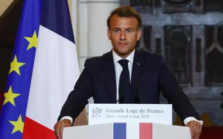 Algérie : Emmanuel Macron appelle a suspendre «formellement» l'accord concernant les exemptions de visas pour les passeports officiels et diplomatiques