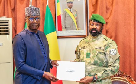 Renforcement des liens stratégiques : Le Président de la Transition reçoit le ministre sénégalais des Forces armées
