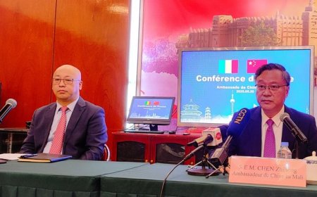 Face à la presse :  L'ambassadeur Chen Zhihong de la Chine aborde les questions sensibles sans langue de bois