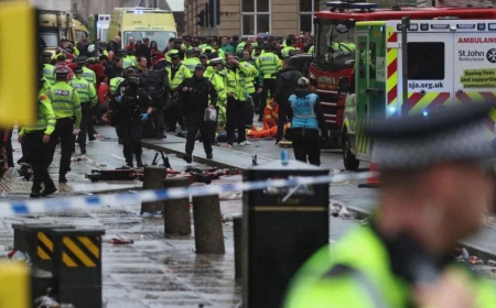 Voiture bélier et chaos total : la célébration du titre vire au drame à Liverpool