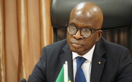 Bureau du vérificateur général :   En fin de mandat, Samba Alhamdou Baby remet son rapport bilan au président Assimi Goïta