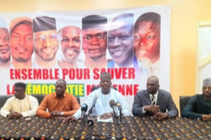 Bamako : une conférence de presse pour la démocratie interrompue par des jeunes favorables aux autorités de la transition