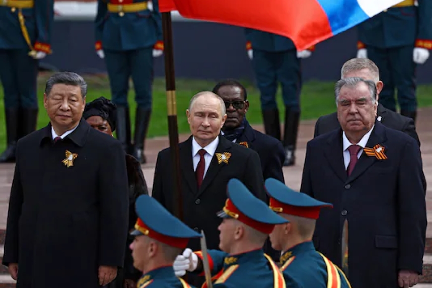 “Un défilé surréaliste”: ce qu’il faut retenir de la parade militaire russe du 9 mai